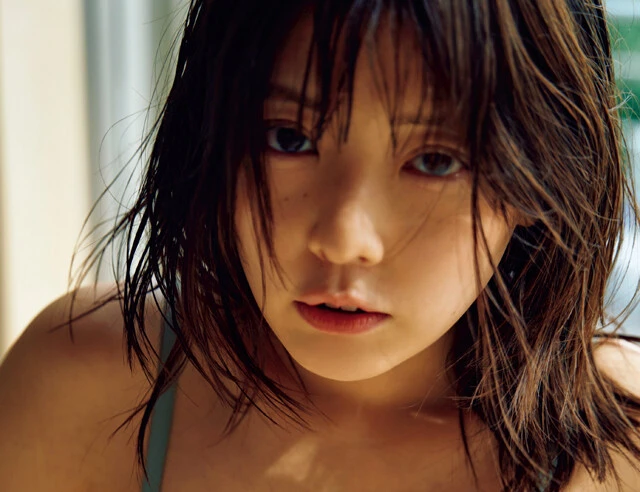 美波那緒(みなみ・なお)がアイドルグループ「アルテミスの翼」とグラビア、二足のわらじで活躍中!「騒音クレームが来ちゃって、家で練習できないので夜の公園で踊ってます(笑)」